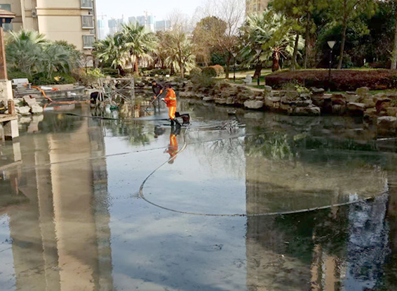 罗定景观池淤泥清理