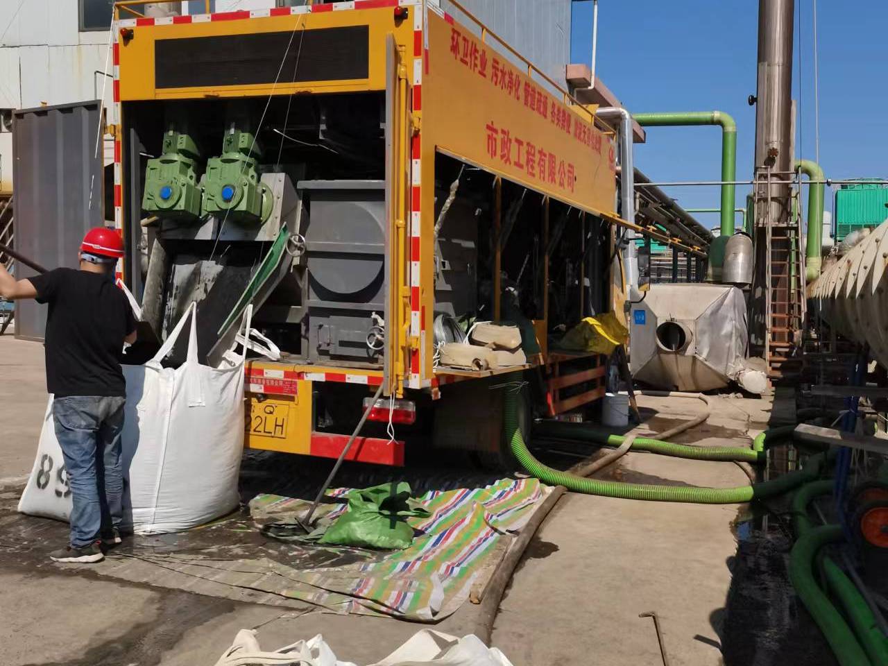 罗定淤泥压干处理